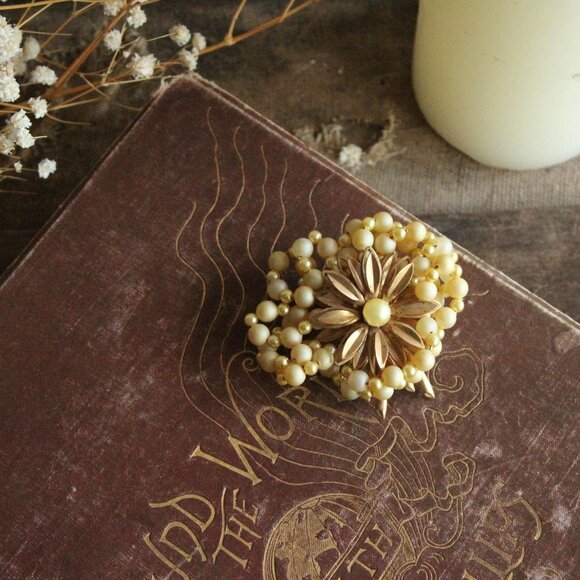 vintage Jewelry - Vintage 1950s 1960s Brooch, Daisy Flower and Faux Pearl Cluster Pin Mid Century